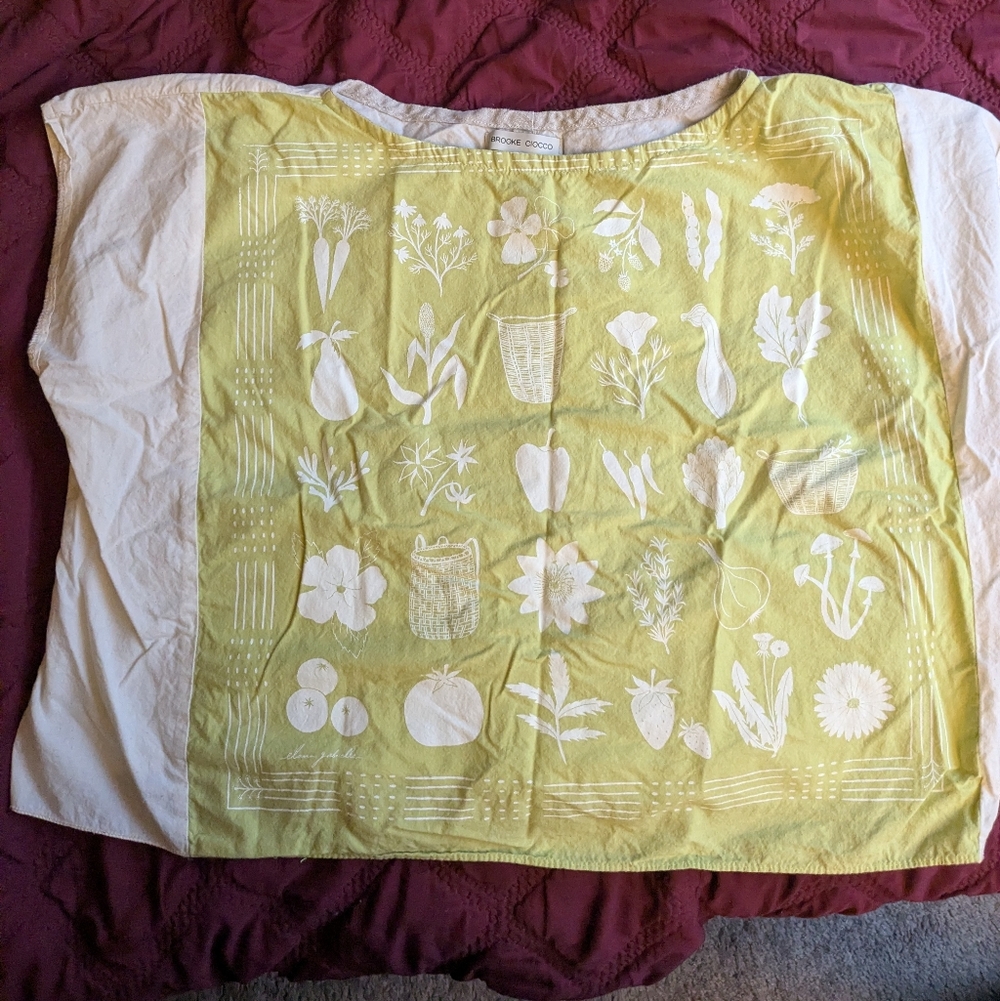 Light Green & White Botanical Print Top